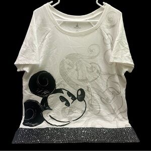 Disney Women’s Mickey Mouse White and Black Tee size XXL